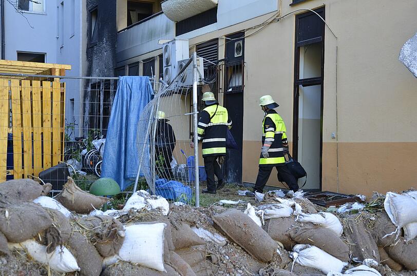 Schwabing am Tag nach der Bombensprengung: Die Spuren der Detonation sind deutlich zu erkennen, teilweise hat sie schwere Schäden verursacht. Derzeit werden die Schäden an den Gebäuden der Umgebung erfasst.