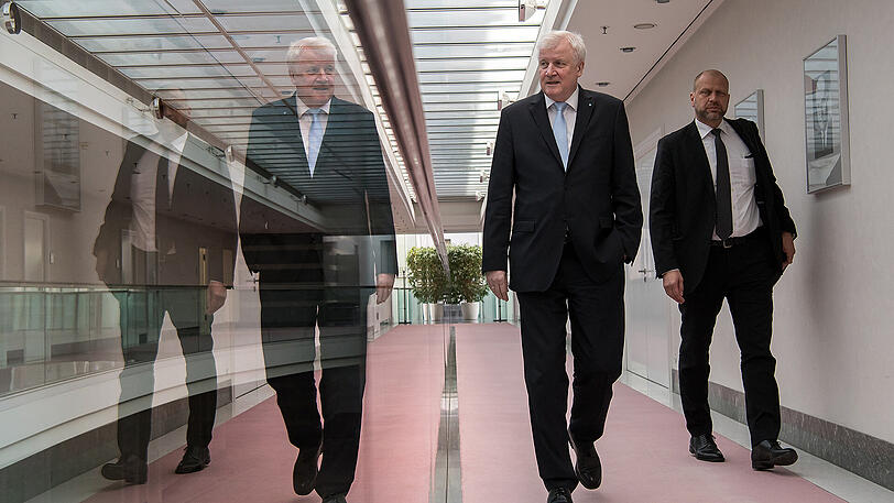 Horst Seehofer auf dem Weg zu seiner letzten Kabinettssitzung.
