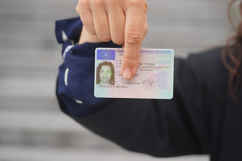 Da ist das Ding! Der neue Führerschein.