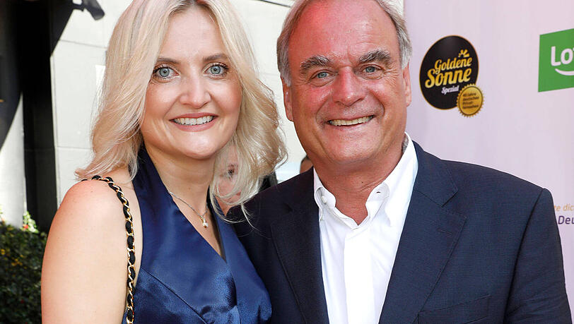 Georg Kofler mit Begleitung Isabel bei der Gala "Goldene Sonne". Georg Kofler mit Begleitung Isabel bei der Gala "Goldene Sonne".