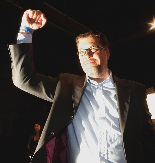 Die Siegerfaust: Gerhard Mayrhofer ist neuer Löwen-Präsident.