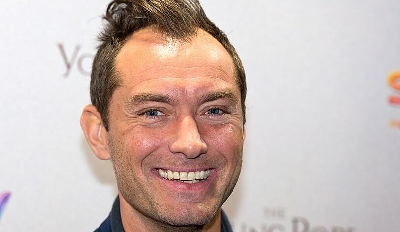 Im zweiten Teil von "Phantastische Tierwesen und wo sie zu finden sind" wird Jude Law als Albus Dumbledore zu sehen sein.