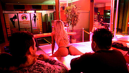 Prostitution ist in der Innenstadt zwar verboten. Nirgendwo sonst in München ist die Dichte an Animierlokalen (hier: Sexyland) so hoch,... Prostitution ist in der Innenstadt zwar verboten. Nirgendwo sonst in München ist die Dichte an Animierlokalen (hier: Sexyland) so hoch,...