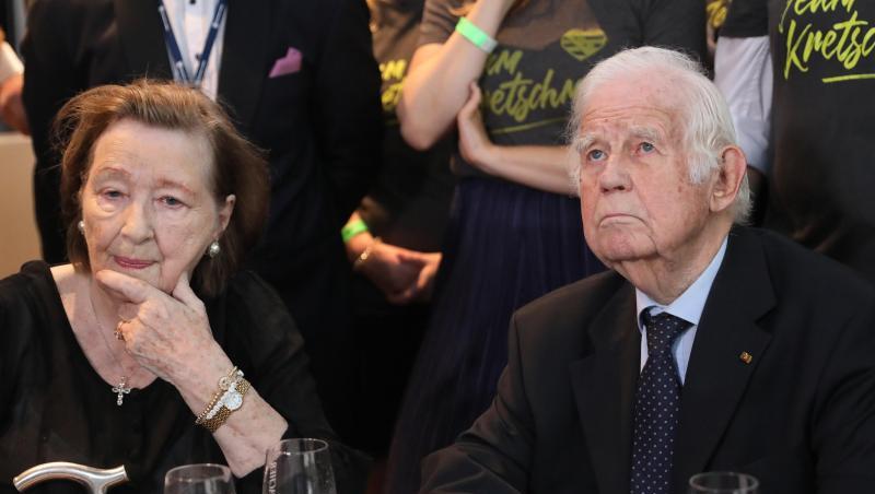 Sachsens ehemaliger Ministerpräsident Kurt Biedenkopf mit seiner Frau Ingrid auf der CDU-Wahlparty in Dresden. Sachsens ehemaliger Ministerpräsident Kurt Biedenkopf mit seiner Frau Ingrid auf der CDU-Wahlparty in Dresden.