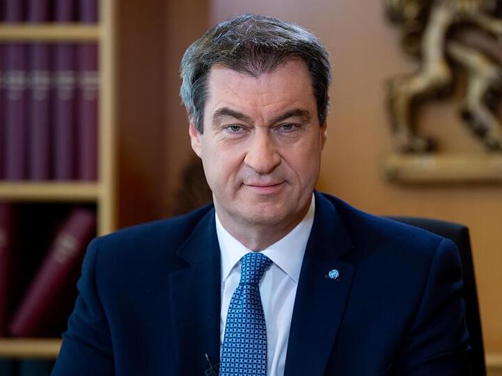 Markus Söder (CSU) blickt in die Kamera. Foto: Sven Hoppe/dpa/Pool/dpa/Archivbild