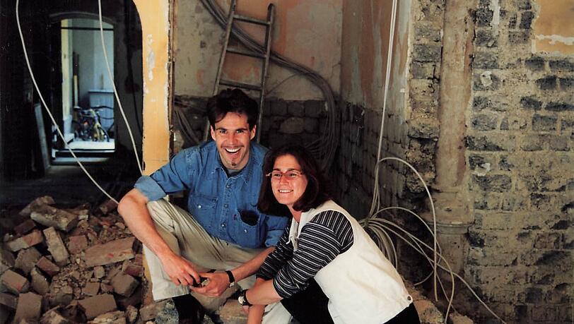 1994 auf der Gandl-Baustelle: Lutz mit seiner damaligen Geschäftspartnerin Daniela Schumann. 1994 auf der Gandl-Baustelle: Lutz mit seiner damaligen Geschäftspartnerin Daniela Schumann.