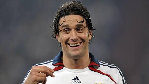 Luca Toni macht es viel Spaß in München, er hofft noch auf eine lange Zeit beim FC Bayern Luca Toni macht es viel Spaß in München, er hofft noch auf eine lange Zeit beim FC Bayern