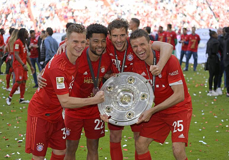 Das ist das Ding: Thomas Müller freut sich 2019 mit Joshua Kimmich, Serge Gnabry und Leon Goretzka über die Deutsche Meisterschaft.