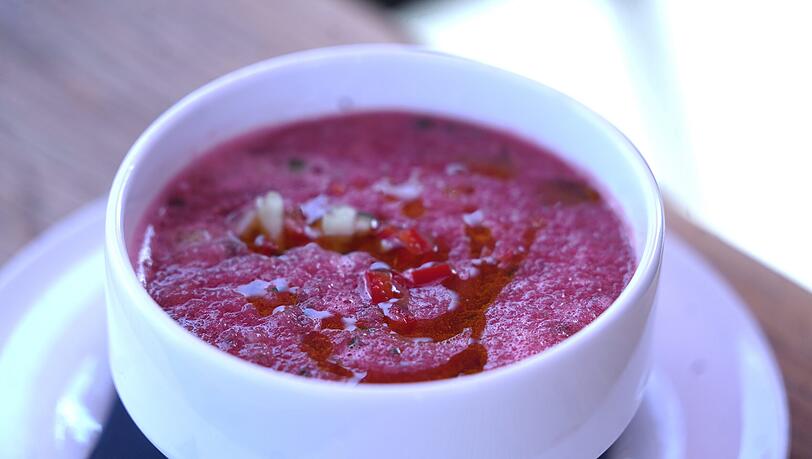 Zweiter Gang: Melonenkaltschale mit Gem&uuml;setatar.