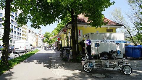 "Kristina Frank tritt an", steht auf dem Dach ihres neuen Kampagnen-Radls. Damit will sie künftig &ndash; mit #BikeTalk-Gästen &ndash; durch München radeln.
