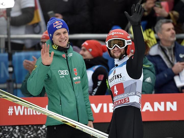 Die deutschen Skispringer Andreas Wellinger (l) und Markus Eisenbichler. Foto: Angelika Warmuth/dpa/Archivbild