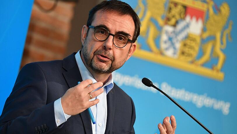 "An der Logistik sollte es nicht scheitern", sagt Klaus Holetschek über eine mögliche Durchimpfung der bayerischen Bevölkerung bis zum Sommer. "An der Logistik sollte es nicht scheitern", sagt Klaus Holetschek über eine mögliche Durchimpfung der bayerischen Bevölkerung bis zum Sommer.