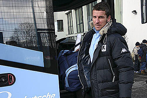 &bdquo;Wir sind gehandicapt&ldquo;: Löwen-Trainer Marco Kurz trat die Reise in die Pfalz ohne sechs Stammkräfte an. Obendrein ist Mittelfeldstar Daniel Bierofka, der gestern 29 wurde, noch von der Grippe geschwächt.Foto: Griss