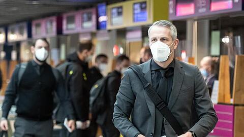 Dortmunds Trainer Marco Rose vor dem Abflug nach Lissabon.