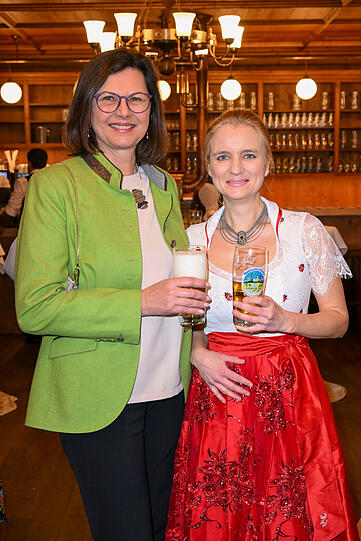 Ilse Aigner und Raphaela Maier