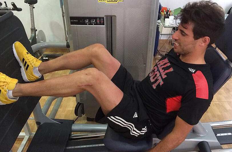 Während Müller, Alaba und Rafinha sich entspannen, hält sich Javi Martinez fit. Zwar genießt auch er die Sonne, legt aber in Cadiz die eine oder andere Fitness-Einheit ein.