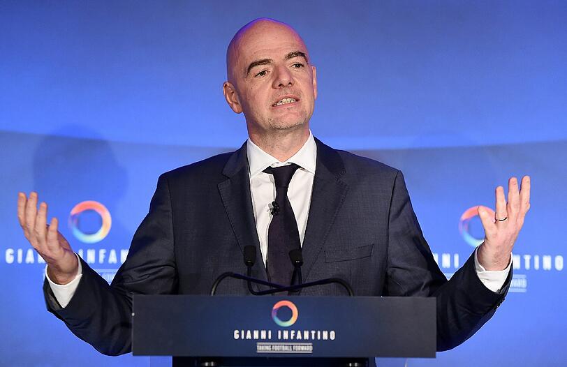 "Wir glauben, dass Gianni Infantino alle Kriterien erfüllt, um die Herausforderungen zu meistern und die Organisation auf einen guten Weg zu mehr Integrität und Glaubwürdigkeit zu führen", hieß es in einer UEFA-Mitteilung.