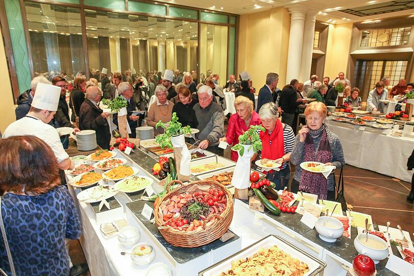 Der Bayerische Hof kredenzte ein üppiges Buffet, das bei allen Besuchern hervorragend ankam.