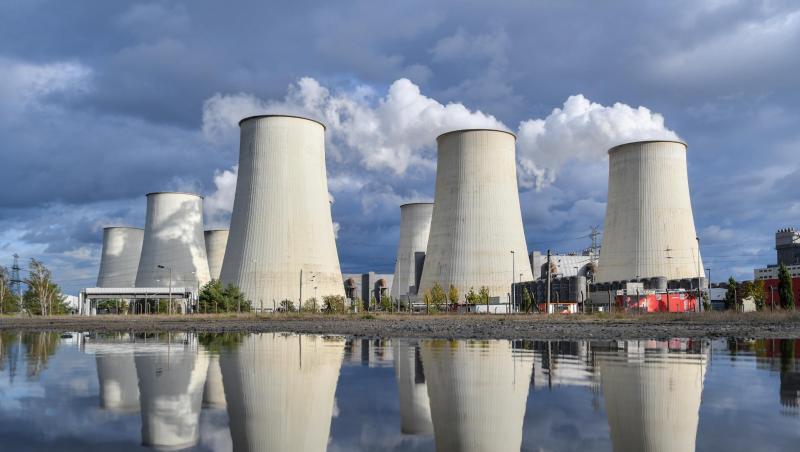 Blick auf Kühltürme des Braunkohlekraftwerkes. Der Energieverbrauch in Deutschland wird zurückgehen. Blick auf Kühltürme des Braunkohlekraftwerkes. Der Energieverbrauch in Deutschland wird zurückgehen.