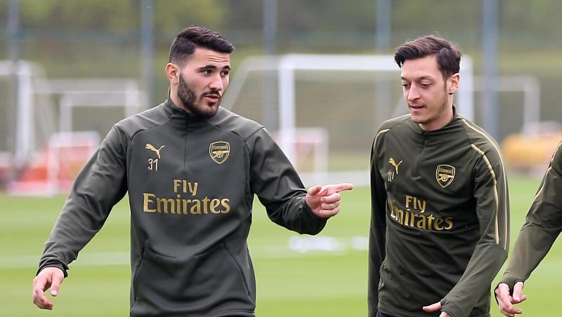 Sead Kolasinac (l) und Mesut Özil stehen nicht im Kader des FC Arsenal. Sead Kolasinac (l) und Mesut Özil stehen nicht im Kader des FC Arsenal.
