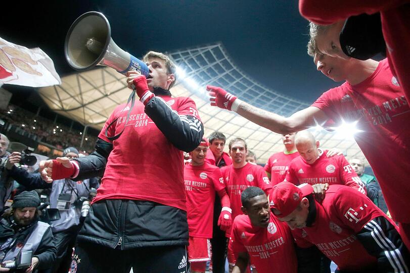 Der FC Bayern München feiert seinen 24. Meistertitel nach dem 3:1 Sieg in Berlin.