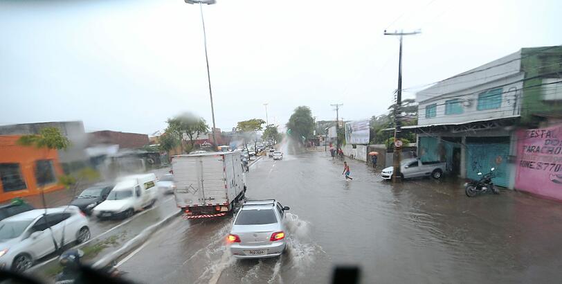 In Recife erwartet die USA und Deutschland eine Wasserschlacht. Die irren Regen-Bilder aus Recife!