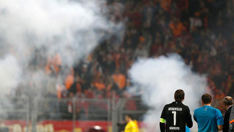 Ausschreitungen in Dortmund. Gegen die Fans von Galatasaray Istanbul wird ermittelt. Ausschreitungen in Dortmund. Gegen die Fans von Galatasaray Istanbul wird ermittelt.
