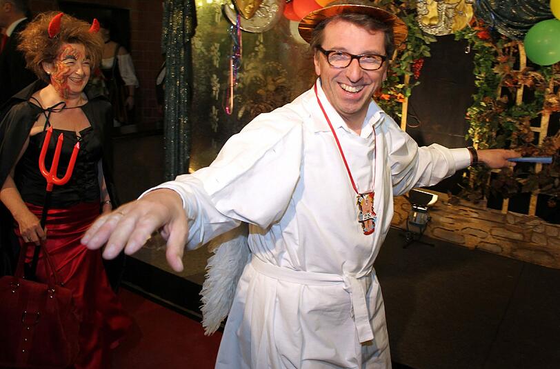 Georg Schmid als Engel und seine Frau als Teufel: Nach der Verwandtenaffäre ist gegen den ehemaligen CSU-Landtagsfraktionschef Georg Schmid Anklage erhoben worden.