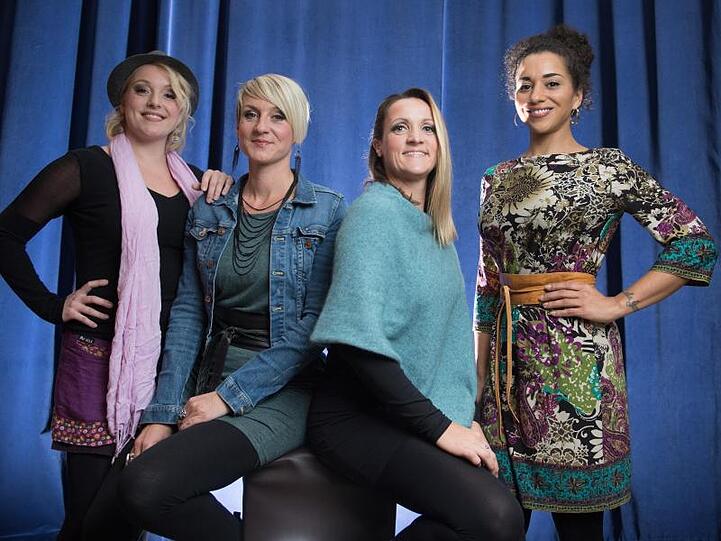 Nadja Benaissa (r) mit den medlz Sabine Kaufmann (l-r), Nelly Palmowske und Silvana Mehnert.