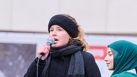 "Wir machen keine halben Sachen":  Klimaaktivistin Luisa Neubauer (l.).