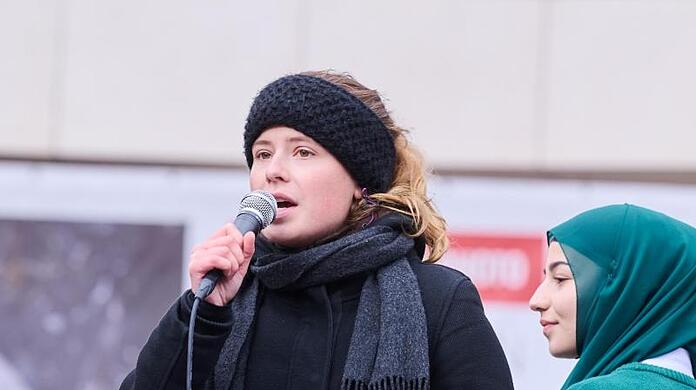 "Wir machen keine halben Sachen":  Klimaaktivistin Luisa Neubauer (l.).