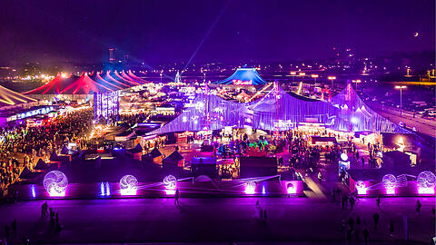 Das Spiegelzelt auf dem Winter-Tollwood.