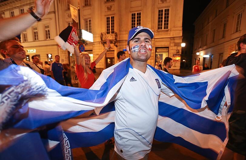 Co-Gastgeber Polen ist aus der EM ausgeschieden, Griechenland steht überraschend im Viertelfinale. Tränen bei den polnischen Fans und Jubel bei den Hellas-Anhängern. Die Bilder.