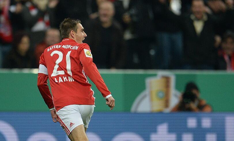 PHILIPP LAHM: NOTE 2. Für den angeschlagenen Rafinha zurück im Team. Sorgte mit seinem Treffer für den Bayern-Blitzstart (2.). Sein dritter Pokaltreffer. Das 2:0 leitete er mit ein. Fehlte beim Gegentor hinten.