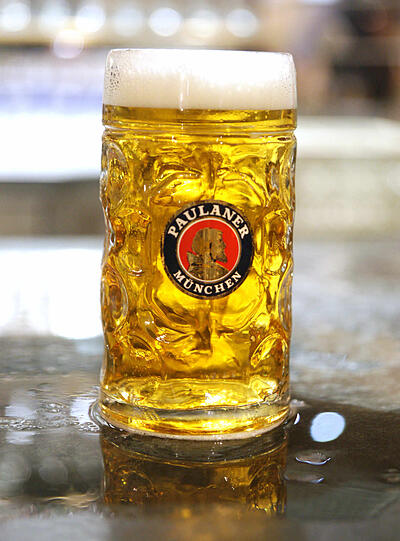Die Paulaner-Maß.