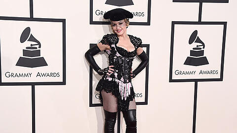 Mit diesem knappen Outfit erschien Madonna bei den Grammys