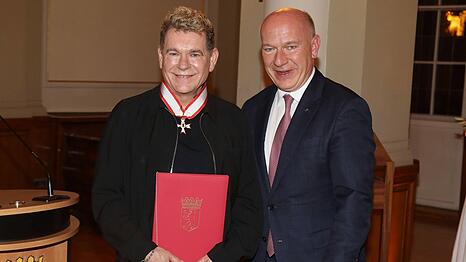 Peter Plate (l.) und Kai Wegner bei der Verleihung des Verdienstordens des Landes Berlin.