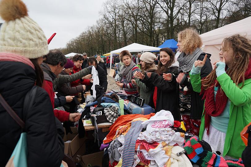 Die Bilder vom BRK Flohmarkt auf der Theresienwiese.