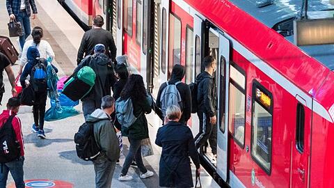 Bahnkunden sind genervt, weil die GDL mit ihren Streiks tagelang den Zugverkehr lahmlegt.