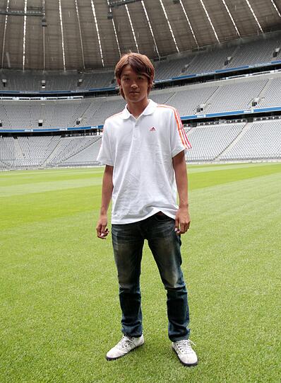 Usami wird offiziell in der Allianz Arena vorgestellt. Die Bilder