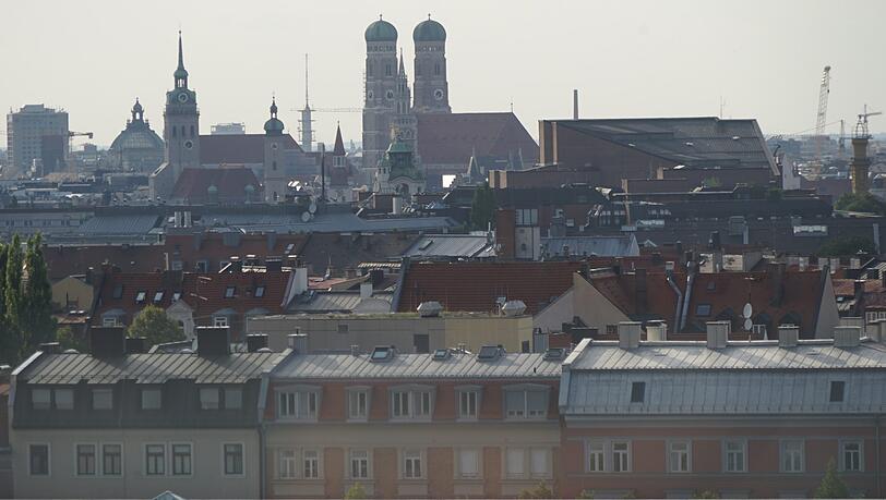 Schaut, schaut, so schön ist unsere Stadt. Schaut, schaut, so schön ist unsere Stadt.