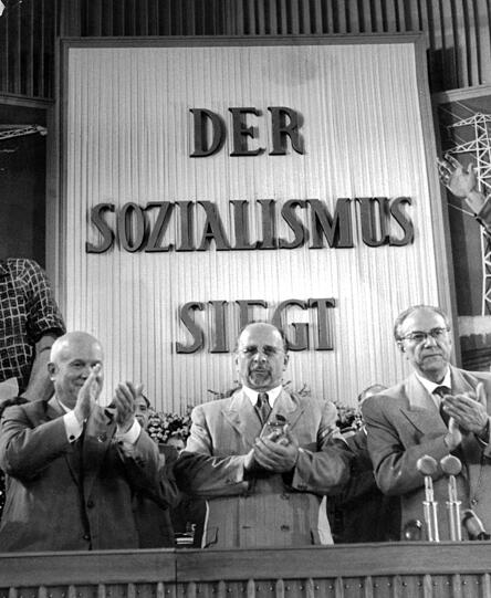 Nikita Chruschtschow, Walter Ulbricht (Mitte) und Otto Grotewohl 1958 in Berlin.