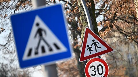 Die Gewerkschaft der Polizei fordert eine Regelgeschwindigkeit von 30 km/h innerorts. (Archivbild)