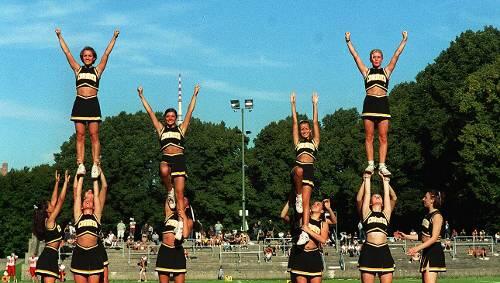 „Viele vermissen es, bei den Cowboys aufzutreten“: Die Cheerleader-Gruppe trägt nun blaue Kleidung statt gelb-schwarzer. „Viele vermissen es, bei den Cowboys aufzutreten“: Die Cheerleader-Gruppe trägt nun blaue Kleidung statt gelb-schwarzer.