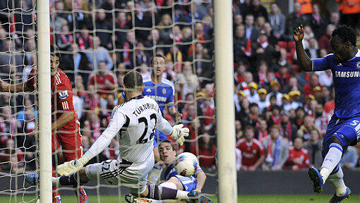 So ein Eigentor wie gegen Liverpool kann Chelsea-Kicker Michael Essien gerne am 19. Mai in der Allianz Arena auch hinlegen! So ein Eigentor wie gegen Liverpool kann Chelsea-Kicker Michael Essien gerne am 19. Mai in der Allianz Arena auch hinlegen!
