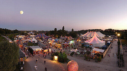 Samstag: Das Tollwood geht natürlich auch weiter. Zum Beispiel mit dem Country-Trio Lady Antebellum (Samstag, 20 Uhr, Musikarena). Olympiapark Süd. www.tollwood.de