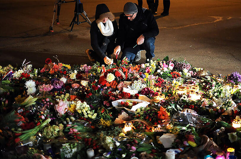Blumen am Tatort des Terrorattentats in Kopenhagen. Wollte der Attentäter für die Terrormiliz IS kämpfen?
