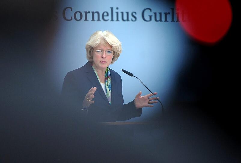 Kulturstaatsministerin Monika Grütters (CDU) spricht am 24.11.2014 in Berlin bei einer Pressekonferenz (Archivbild).