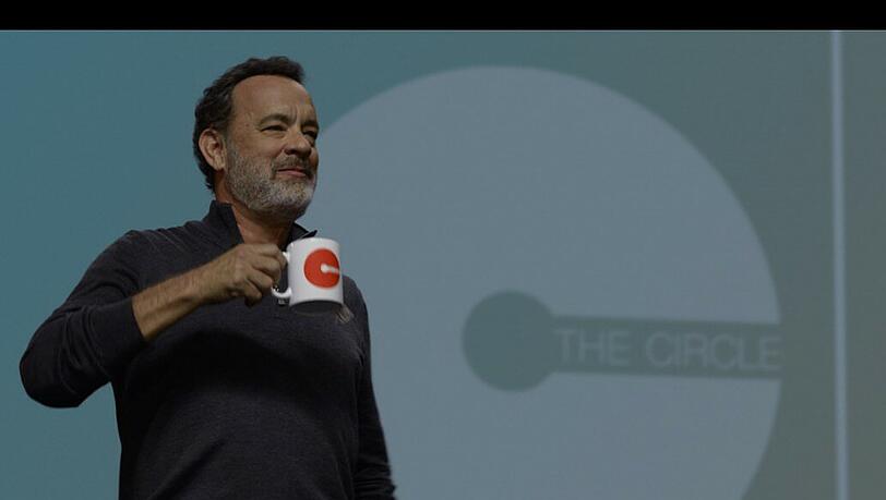 Lässt sich feiern, wie das im Silicon Valley Usus ist: Tom Hanks als Internetmogul Eamon Bailey.