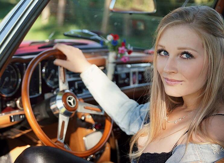 Sie kommt aus Issing, ihre Hobbys sind Sport und Motocross fahren.